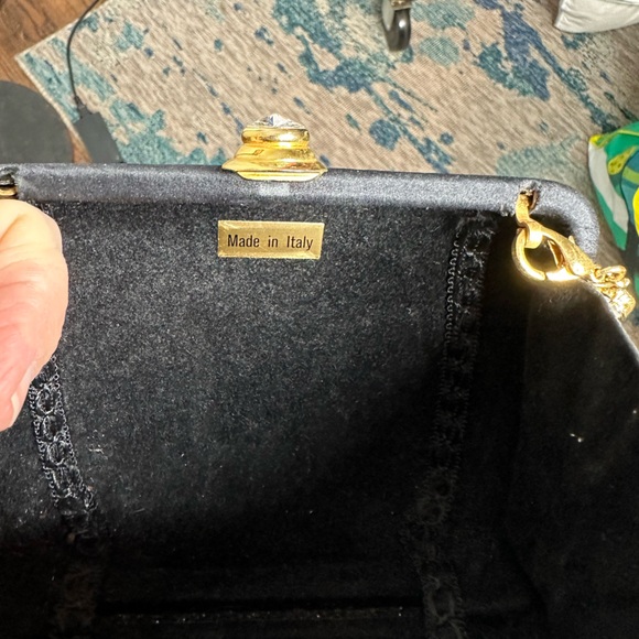 Satin and rhinestone evening bag with a removable gold chain. - Picture 11 of 12